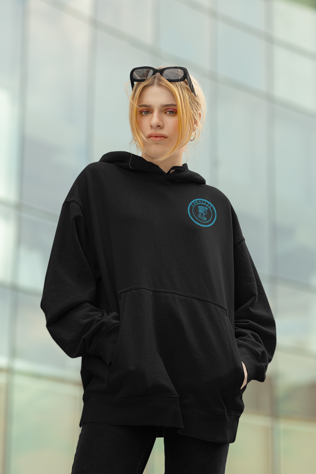 Felpa con cappuccio Cornelia nera